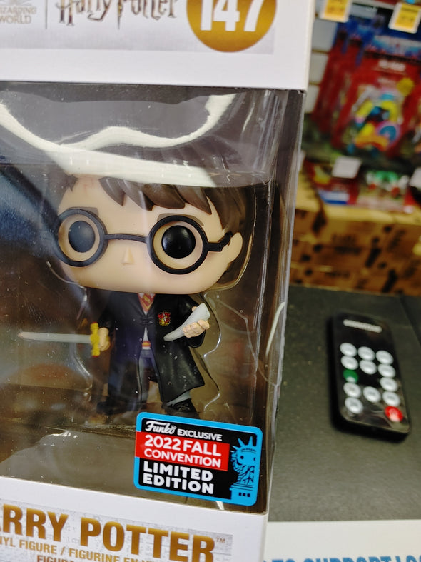 NYCC 2022 - Harry Potter with Basilisk Fang and Sword Exclusive Pop! Vinyl Figure